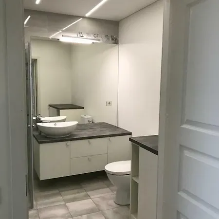 Nuomojamas 2 Kambariu Butas Senamiestyje *